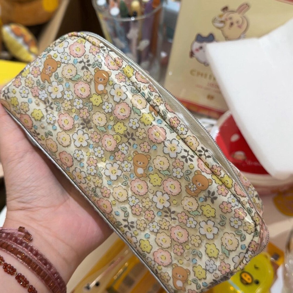 Good Floral & Wedding Decor Supply - กระเป๋าดินสอลายดอกไม้สวยงามของริลัคคุมะ กระเป๋าเก็บของน่ารักและสวยงาม กันน้ำ อุปกรณ์จัดเก็บเครื่องเขียน
